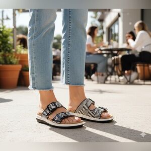 SIZE 6 NEW IN BOX JBU by Jambu Kona Women’s Wedge Sandal in Black Raffia